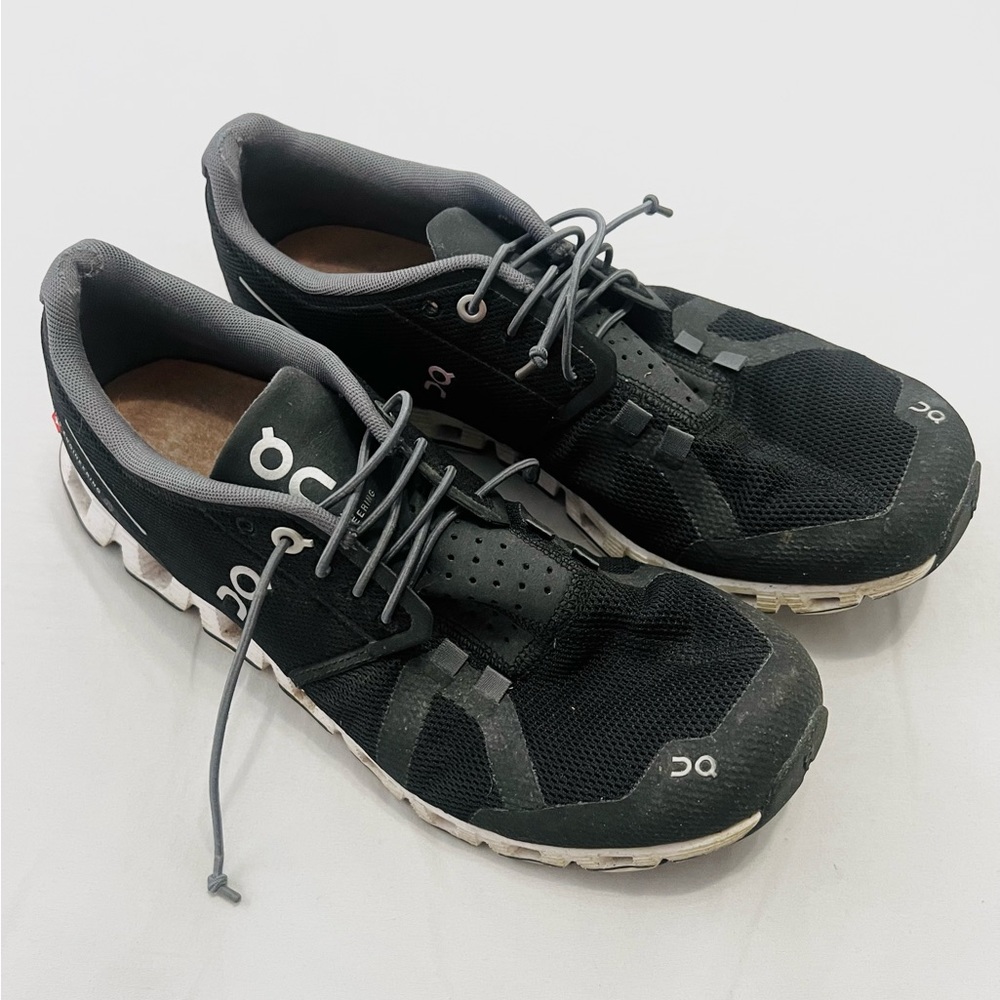 On Cloud 5 sneakers tennis shoes black womens 9